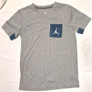 (YL) NIKE AIR JORDAN RETRO 3 GRAY W/ BLUE ELEPHANT PRINT POCKET T-SHIRT